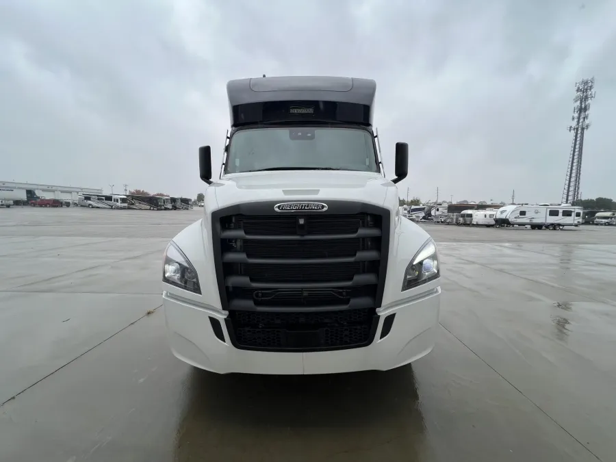 2026 Newmar Supreme Aire 4505 | Photo 4 of 27