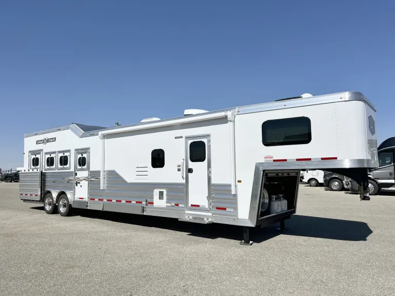 2025 Logan Coach Premier 4HLQ