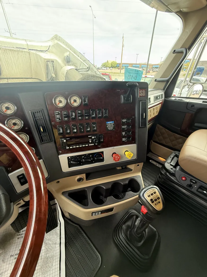 2023 Freightliner 122SD | Photo 11 of 17