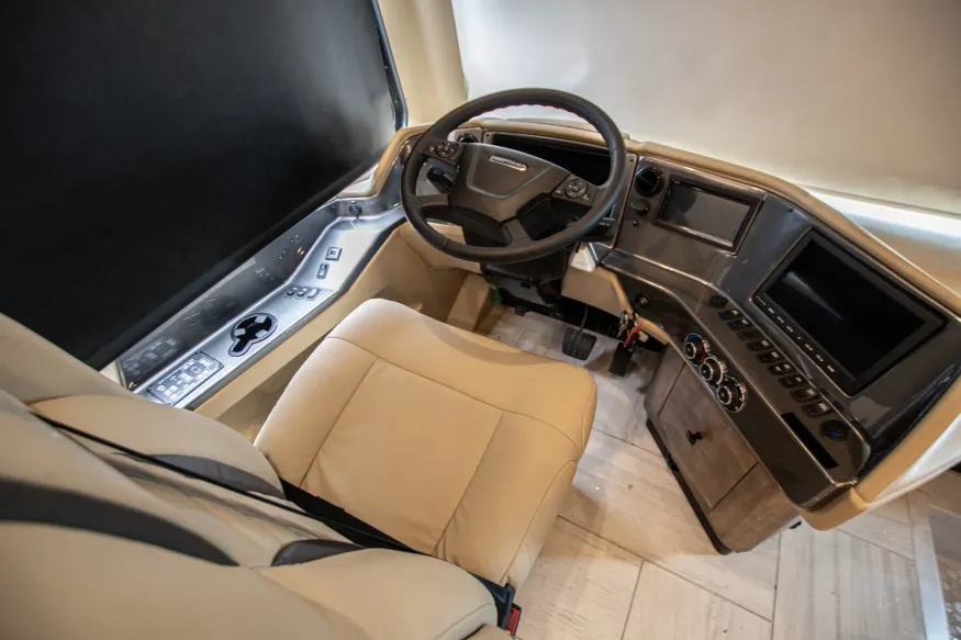 2026 Tiffin Phaeton 44OH | Photo 9 of 31