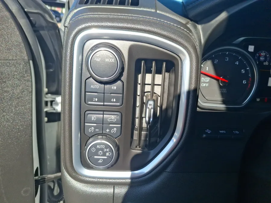 2020 Chevrolet Silverado 1500 LTZ | Photo 14 of 23