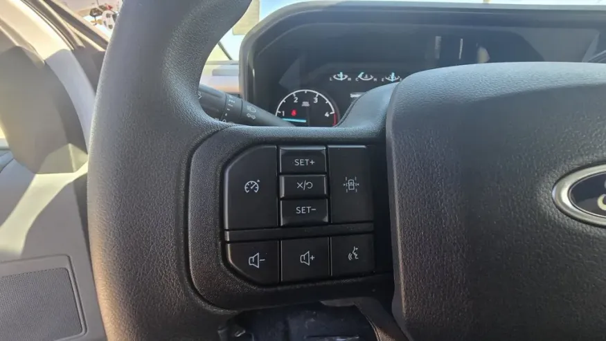 2025 Ford Super Duty F-600 | Photo 16 of 26