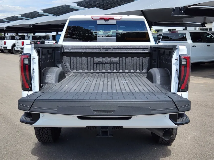 2025 GMC Sierra 2500HD AT4 | Photo 15 of 30
