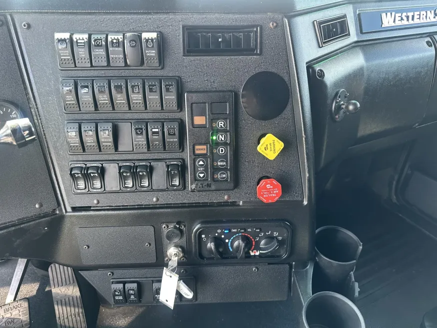 2021 Western Star 4900SA | Photo 27 of 29