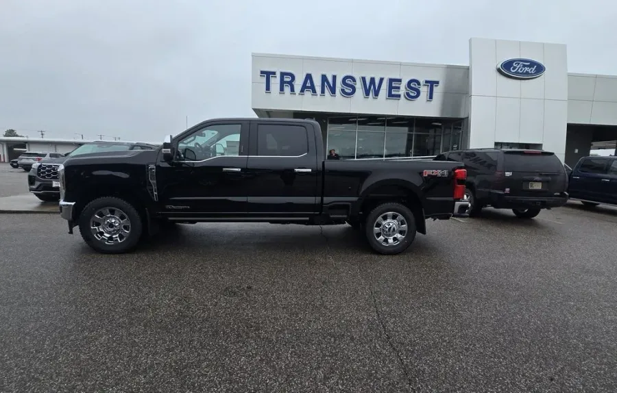 2026 Ford Super Duty F-250 | Photo 3 of 35