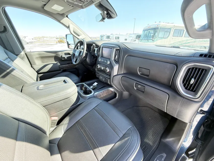 2020 GMC 3500HD Crew Cab Sierra Denali | Photo 21 of 22