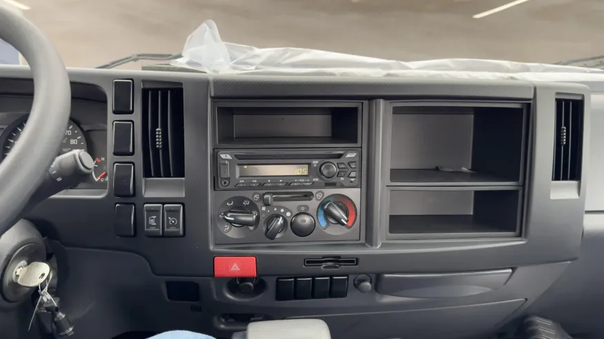 2025 Isuzu NRR GAS | Photo 18 of 21