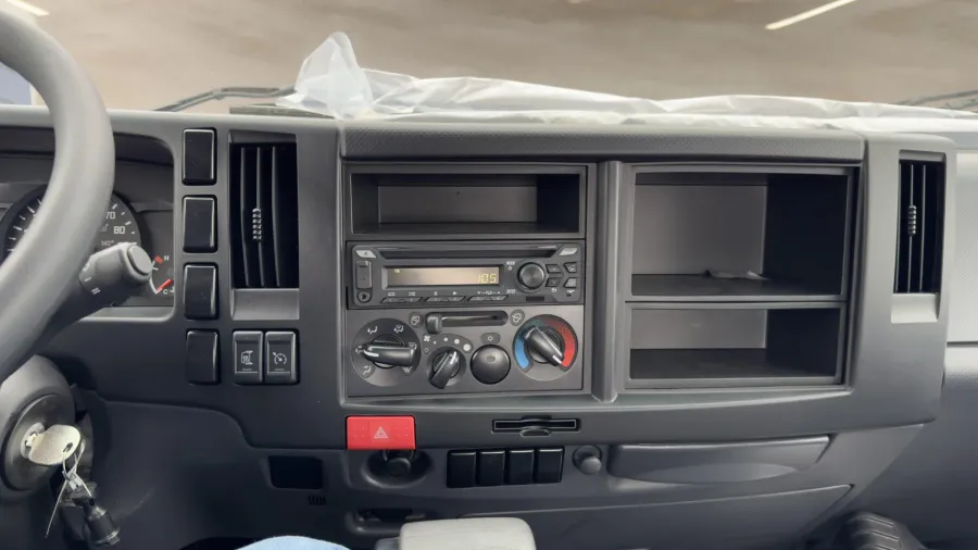 2025 Isuzu NRR GAS | Photo 18 of 21