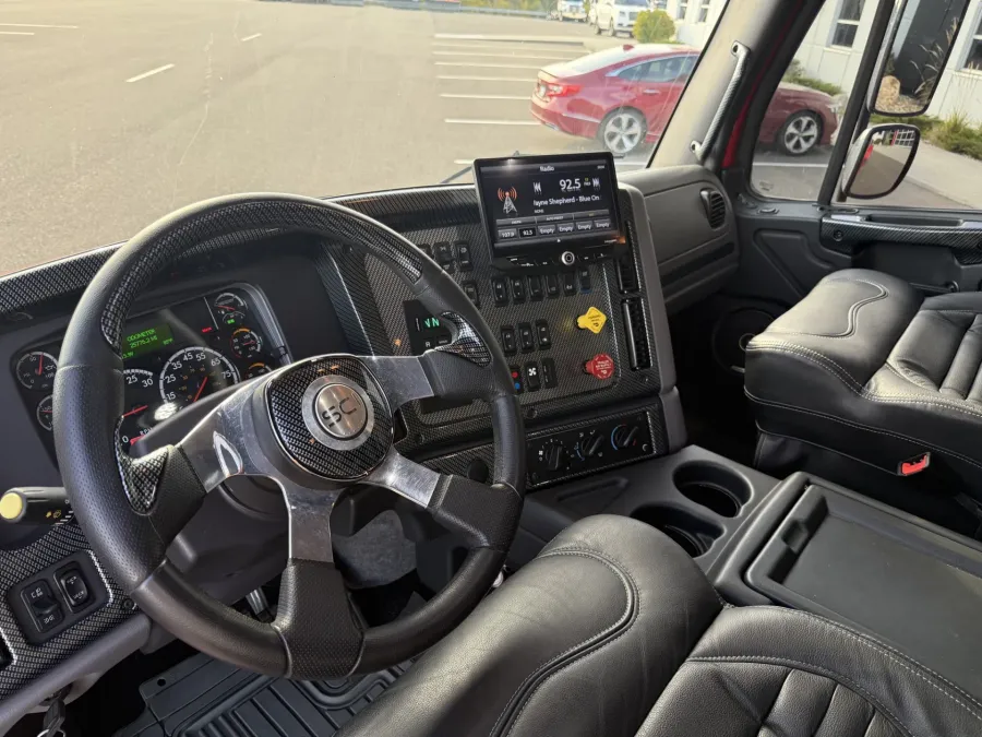 2023 Freightliner M2 106 Summit Hauler | Photo 14 of 19