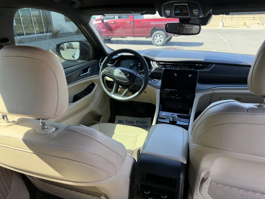 2024 Jeep Grand Cherokee Limited | Photo 10 of 16