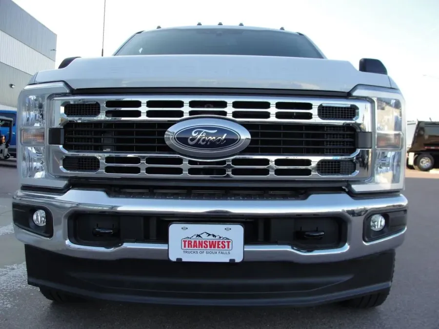 2026 Ford Super Duty F-350 XLT | Photo 4 of 23