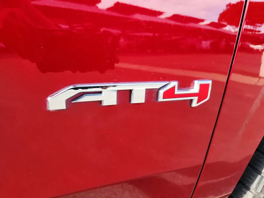 2024 GMC Yukon AT4 | Photo 19 of 32