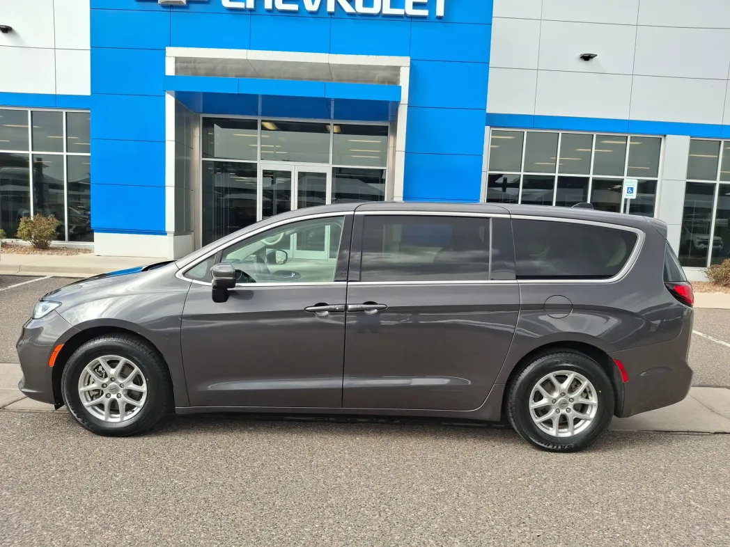 2023 Chrysler Pacifica Touring L 