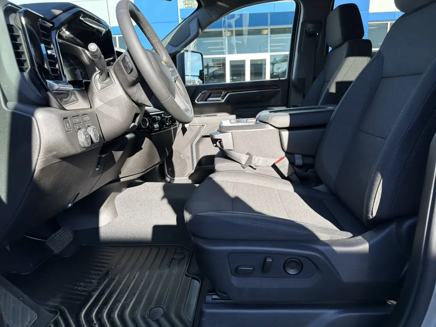 2026 Chevrolet Silverado 2500HD LT | Photo 13 of 19