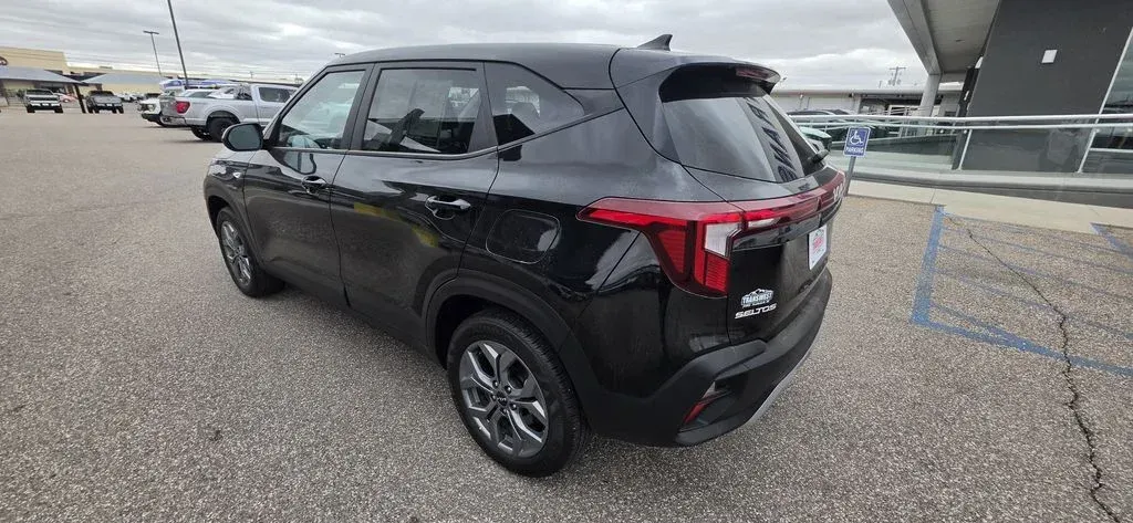 2026 Kia Seltos | Photo 5 of 27