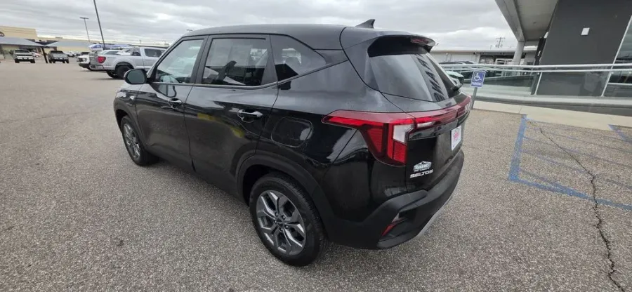 2026 Kia Seltos | Photo 5 of 27