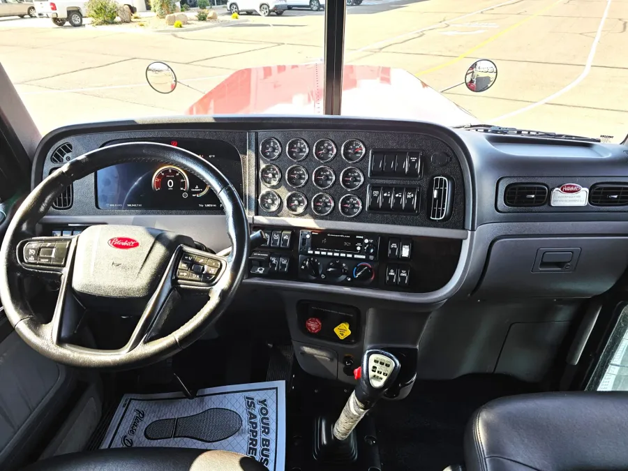 2024 Peterbilt 389 | Photo 13 of 15