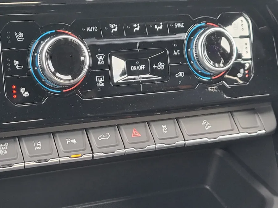 2026 GMC Sierra 3500HD AT4 | Photo 17 of 26