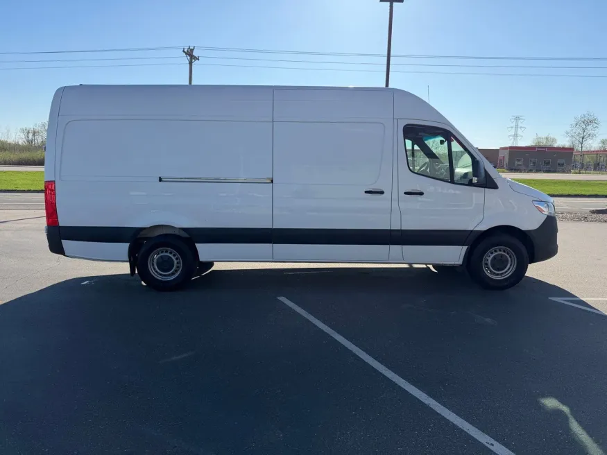 2022 Mercedes Benz Sprinter 2500 Cargo 170 WB | Photo 5 of 21