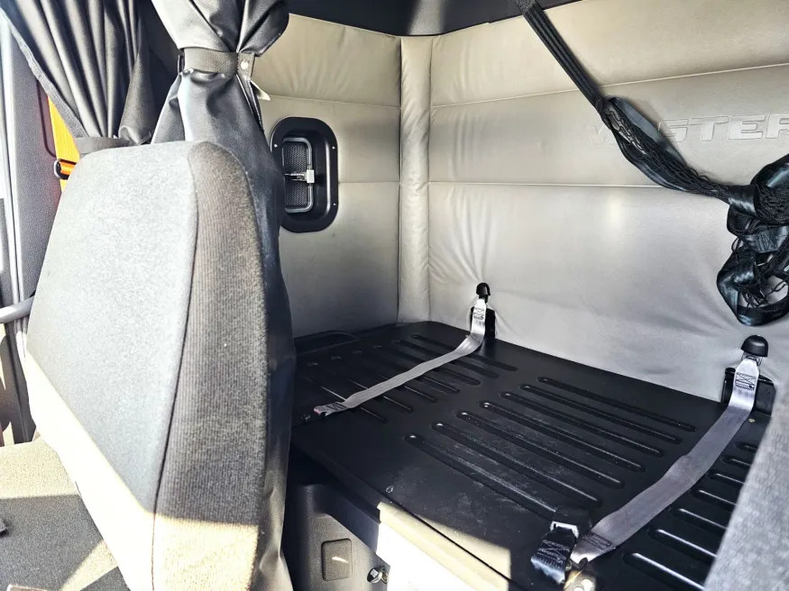 2025 Western Star 47X | Photo 13 of 19