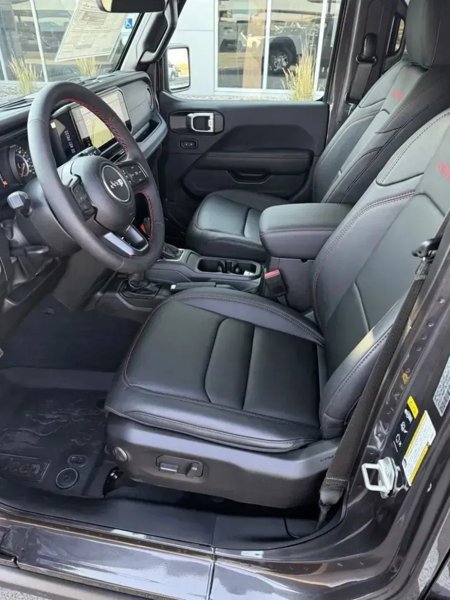 2024 Jeep Wrangler Rubicon | Photo 10 of 14