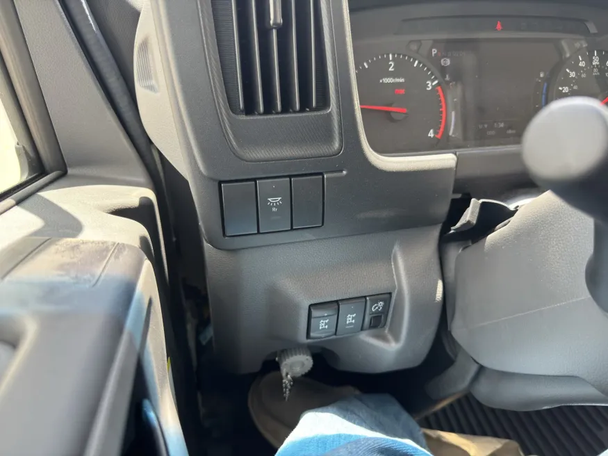 2025 Isuzu NRR | Photo 24 of 29
