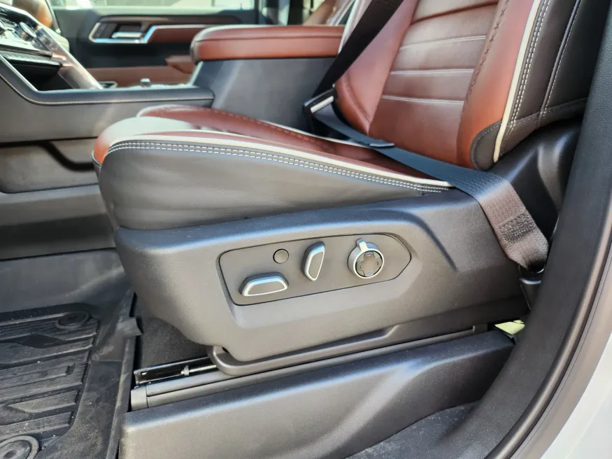 2025 GMC Sierra 3500HD Denali Ultimate | Photo 9 of 29