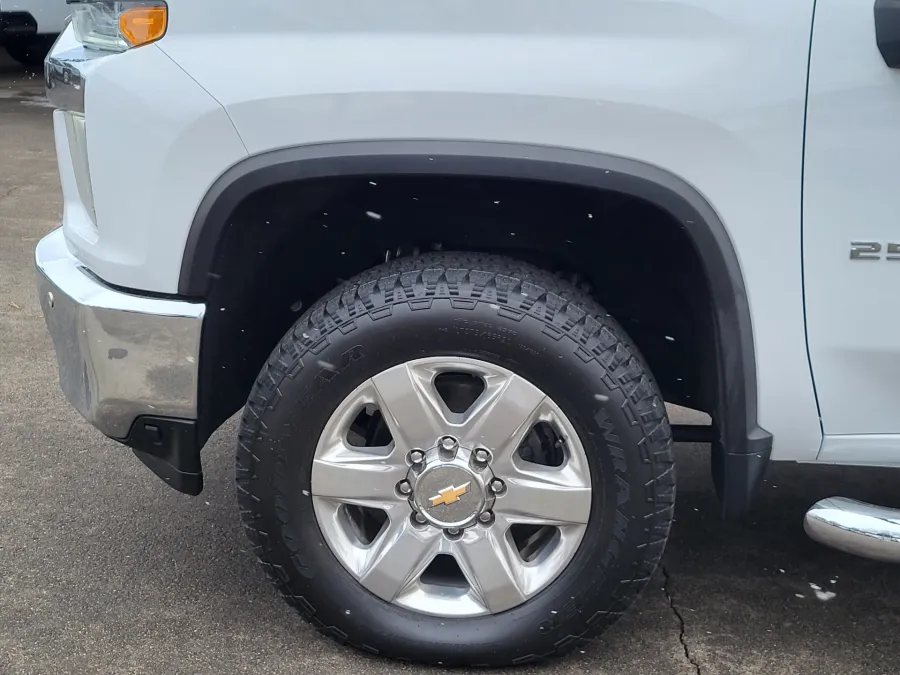 2022 Chevrolet Silverado 2500HD LTZ | Photo 13 of 36