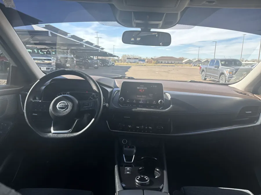 2021 Nissan Rogue SV | Photo 10 of 20