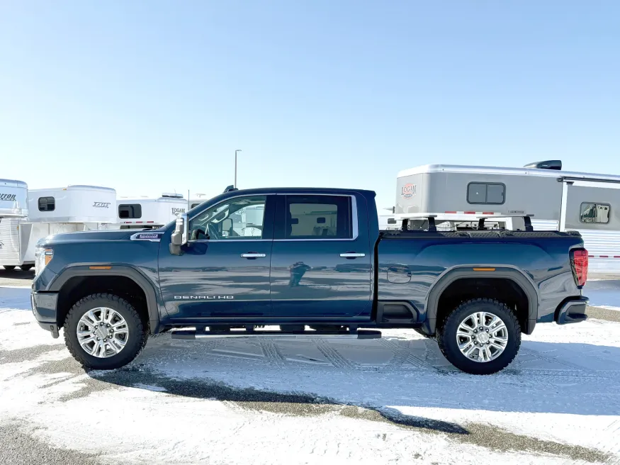 2020 GMC 3500HD Crew Cab Sierra Denali | Photo 2 of 22