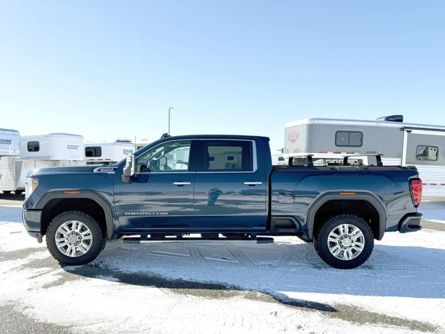 2020 GMC 3500HD Crew Cab Sierra Denali | Photo 2 of 22