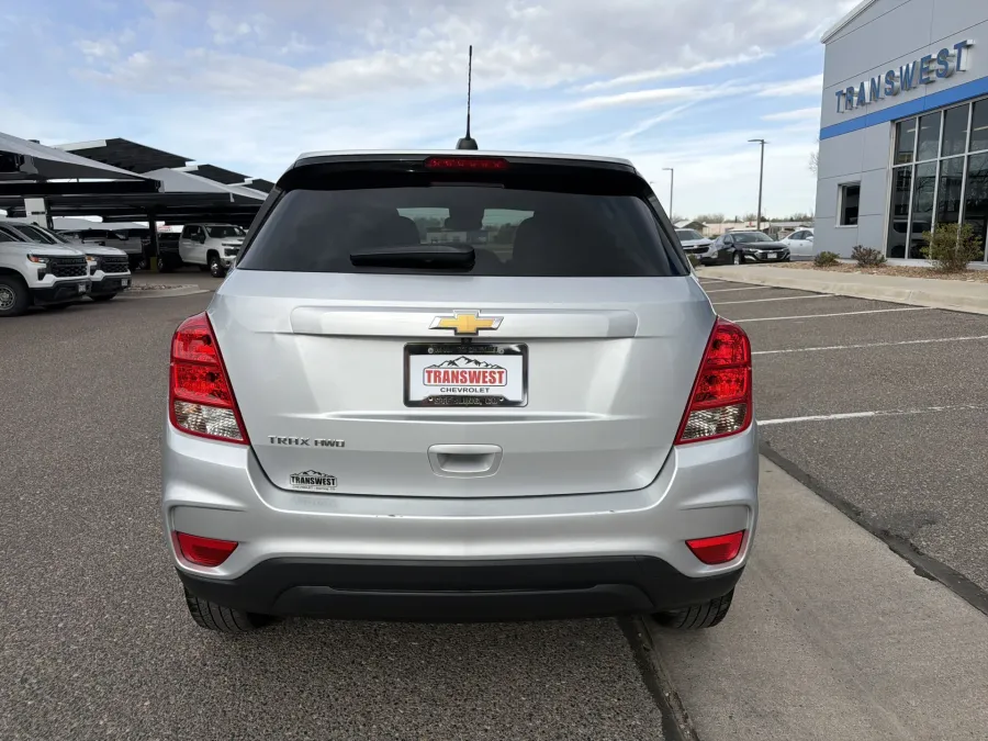 2020 Chevrolet Trax LS | Photo 3 of 19
