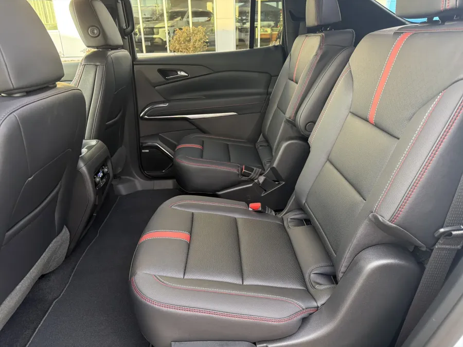 2026 Chevrolet Traverse AWD RS | Photo 12 of 23