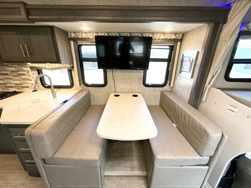 2021 Thor Omni XG32 | Photo 8 of 26
