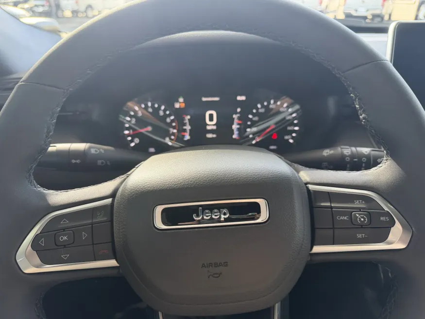 2026 Jeep Compass Latitude | Photo 16 of 18