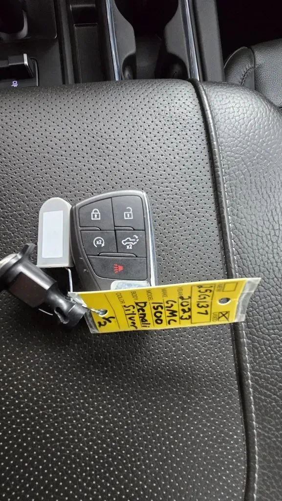 2023 GMC Sierra 1500 | Photo 25 of 31