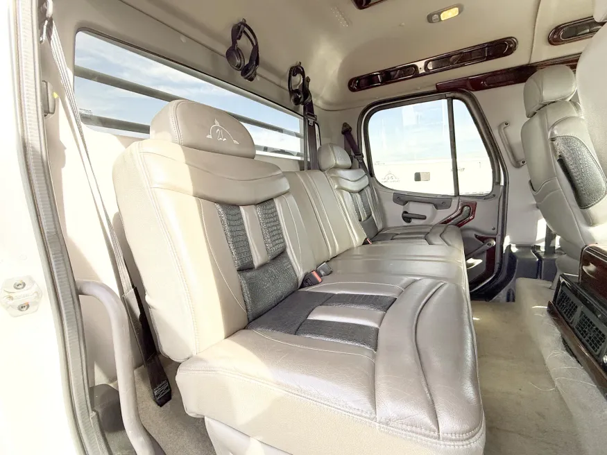 2015 Freightliner M2 106 2L Hauler | Photo 16 of 20