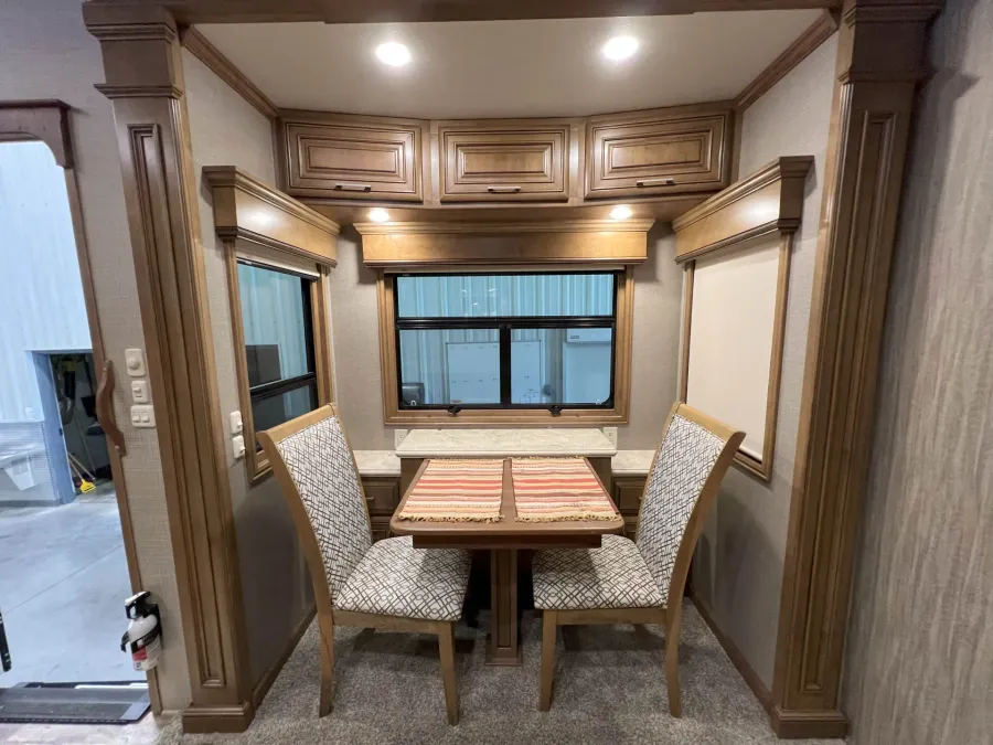 2019 DRV Mobile Suites 44 Nashville | Photo 13 of 26