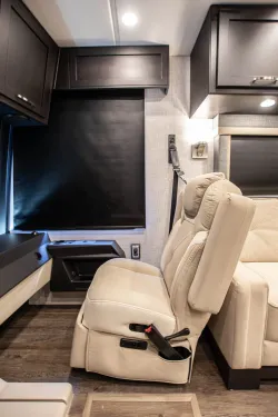 2026 Newmar Canyon Star 3947 | Thumbnail Photo 12 of 27