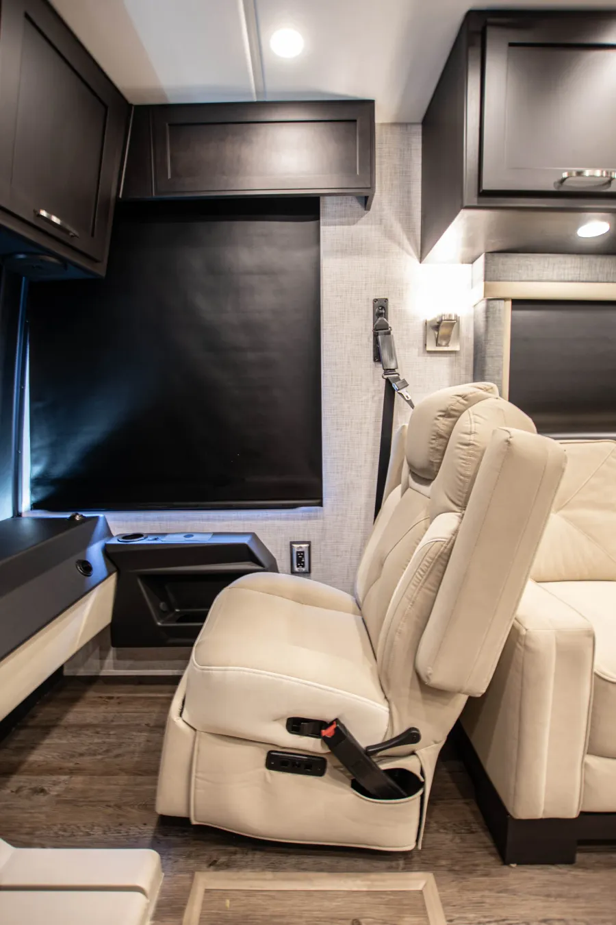 2026 Newmar Canyon Star 3947 | Photo 12 of 27