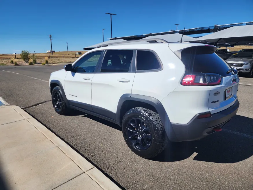 2021 Jeep Cherokee Trailhawk | Photo 4 of 26