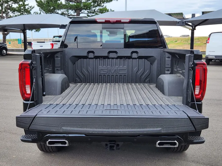 2025 GMC Sierra 1500 Denali Ultimate | Photo 15 of 29