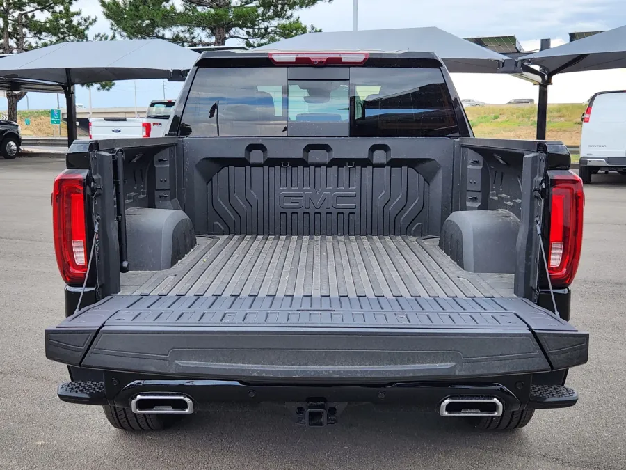 2025 GMC Sierra 1500 Denali Ultimate | Photo 15 of 29