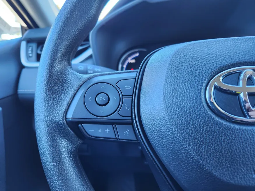 2025 Toyota RAV4 Hybrid XLE | Photo 24 of 30