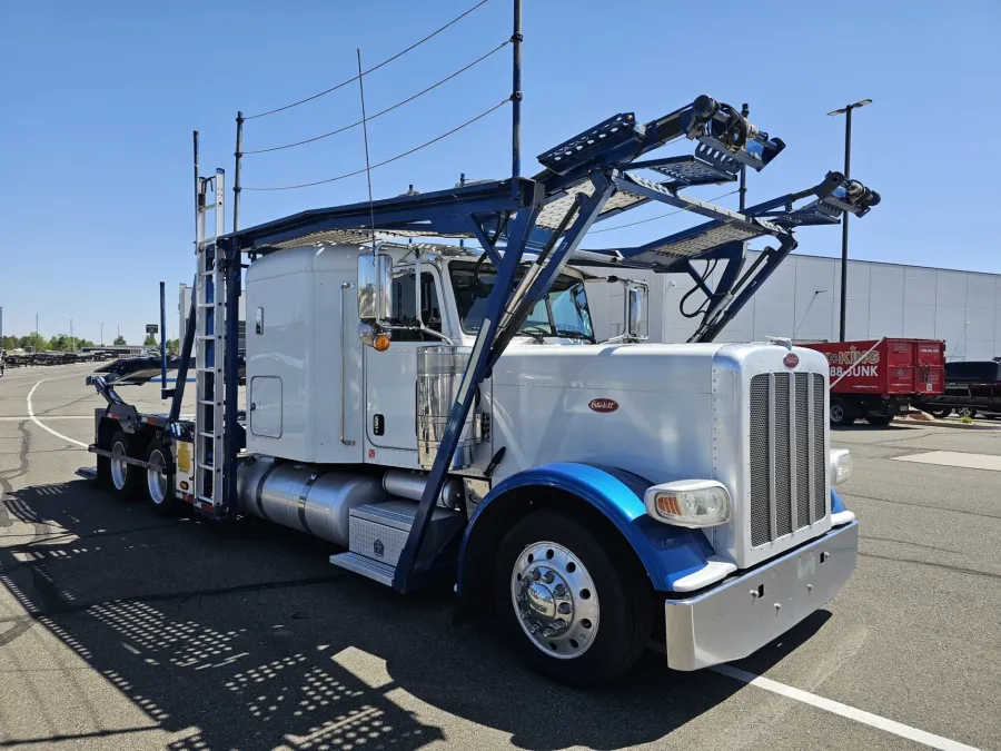 2019 Peterbilt 389 | Photo 4 of 24