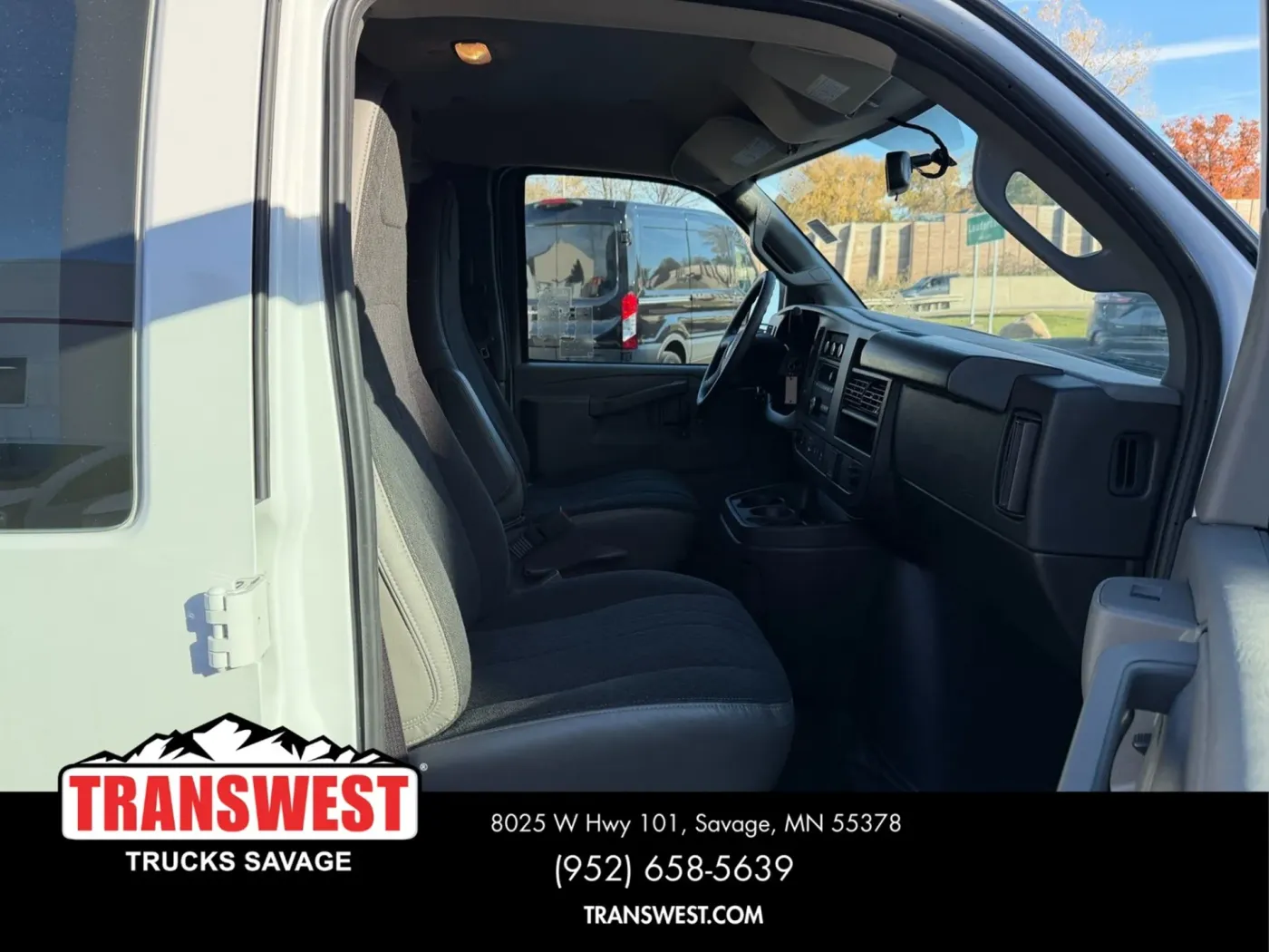 2024 GMC Savana | Photo 4 of 21