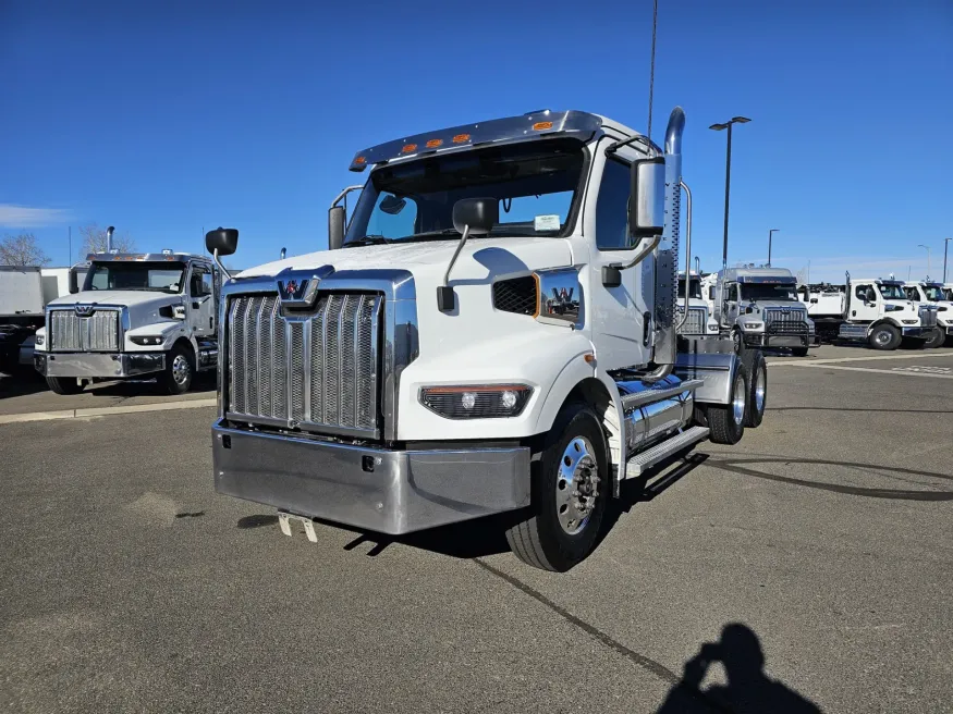 2023 Western Star 4900SA | Photo 1 of 18