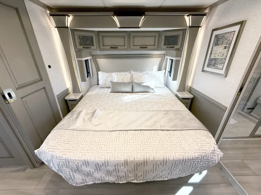 2025 Newmar Dutch Star 4369 | Photo 16 of 33