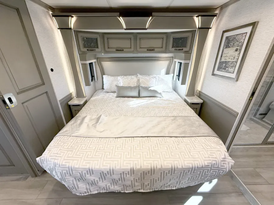 2025 Newmar Dutch Star 4369 | Photo 16 of 33