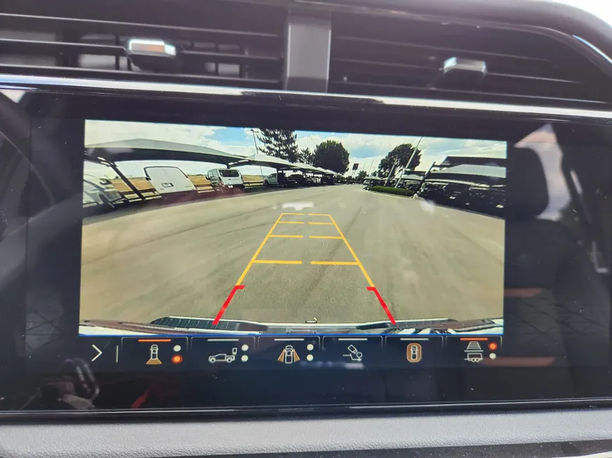 2025 GMC Sierra 2500HD AT4 | Photo 28 of 30